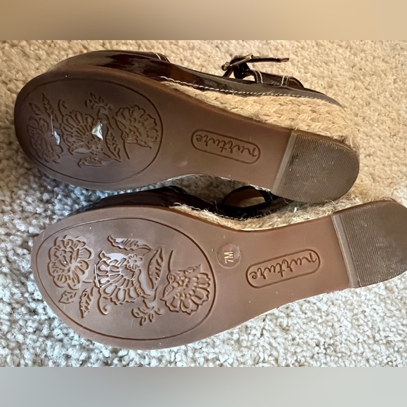 Espadrille/Sandals sz 7 - Picture 4 of 6